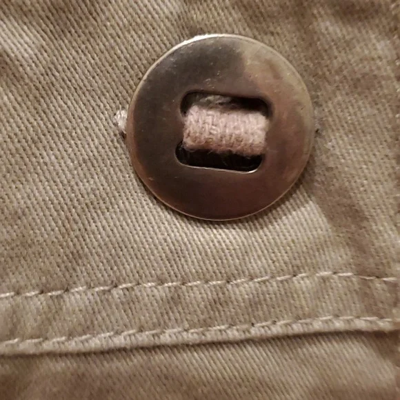 Khaki button-down jacket with pockets - Picture 4 of 5